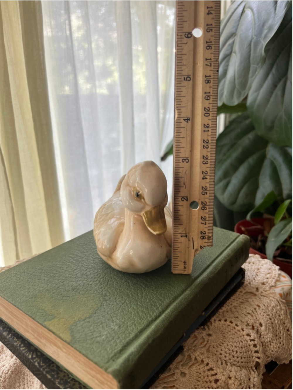 Vintage Beige & Gold Ceramic Duck Figurine - 4.5" Textured Sitting Duck - Picture 3 of 10
